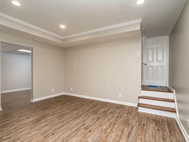 325 Dobbs Rd — Photo 24