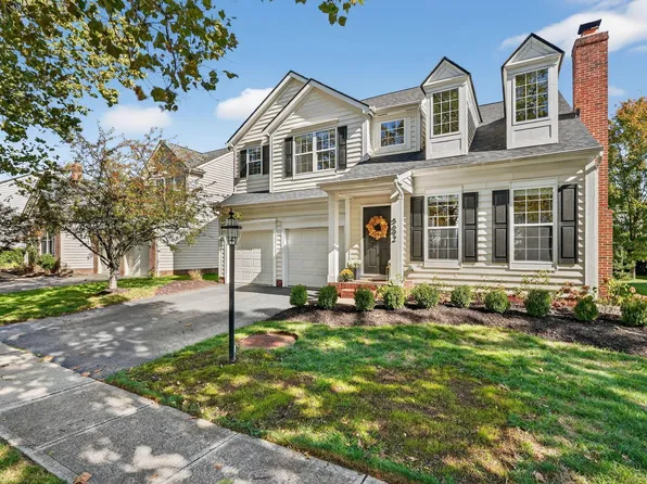 5692 Sugarwood Dr, New Albany, OH 43054