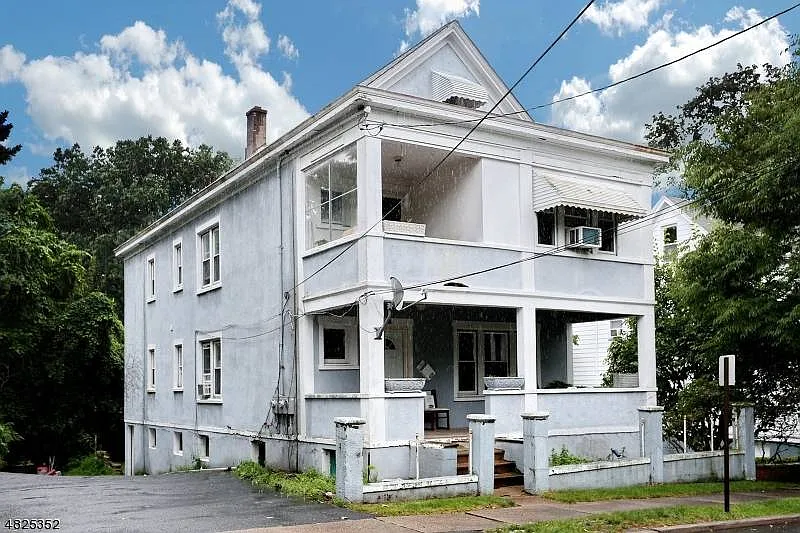 91 Mohawk Ave photo 1