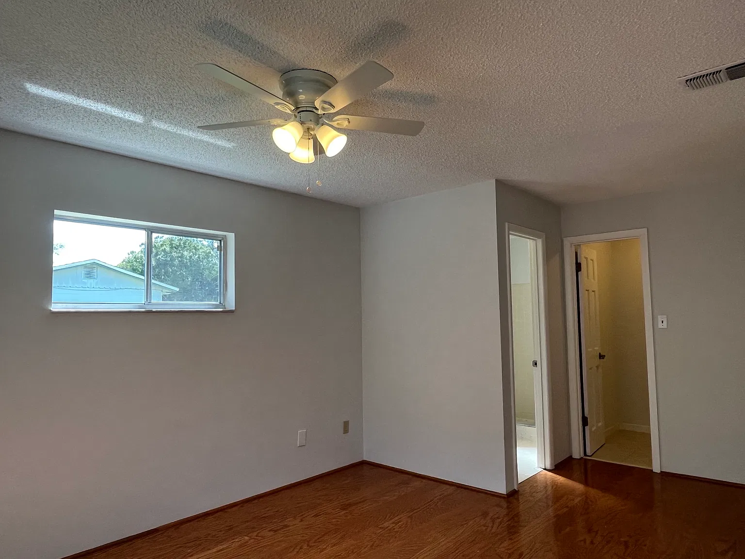 3 bed, 1650 sqft, $2,400 — Photo 2