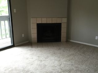 12386 Creek Run Dr APT F, Saint Louis, MO 63141