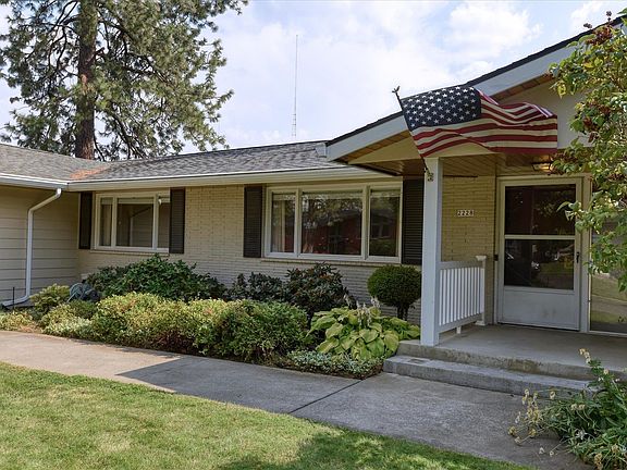 3rd image of 2228 E 46th Ave