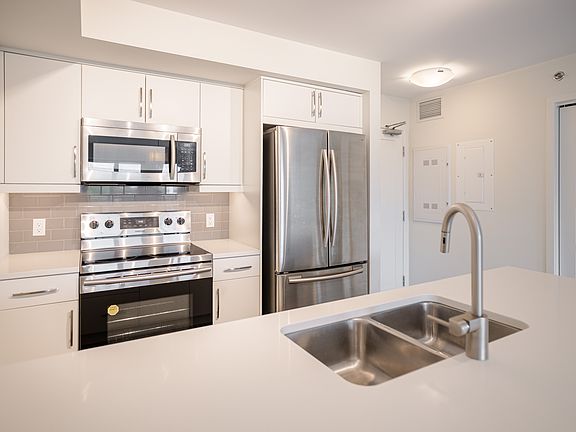 3rd image of 545 Dale Blvd #405