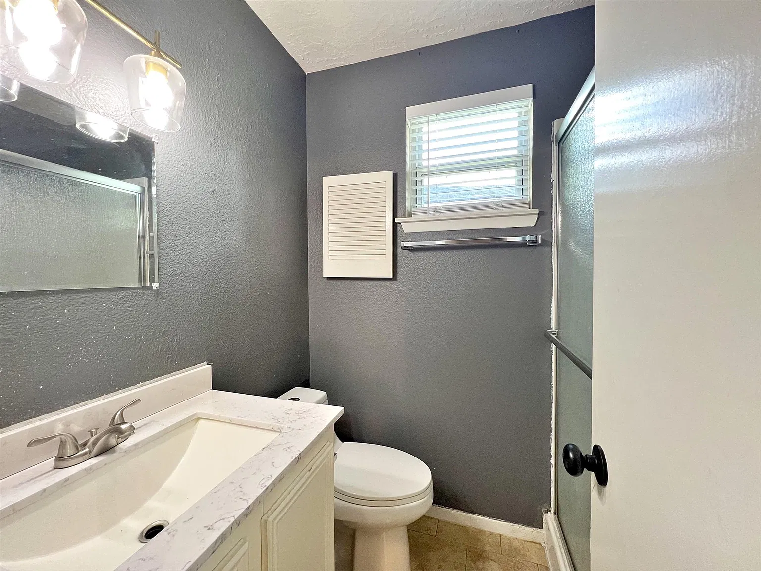 3 bed, 2.0 bath, 1112 sqft, $1,900 — Photo 4
