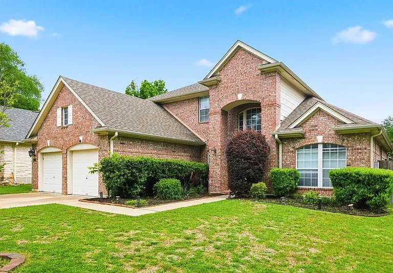 10008 Lachlan Dr — Photo 1