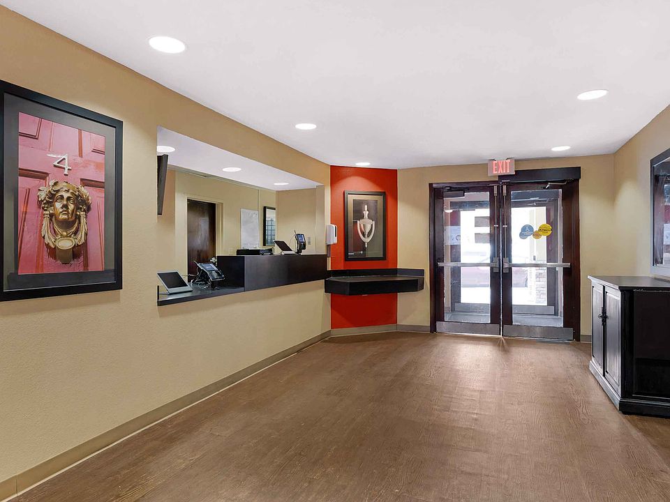 Lobby and Guest Check-in