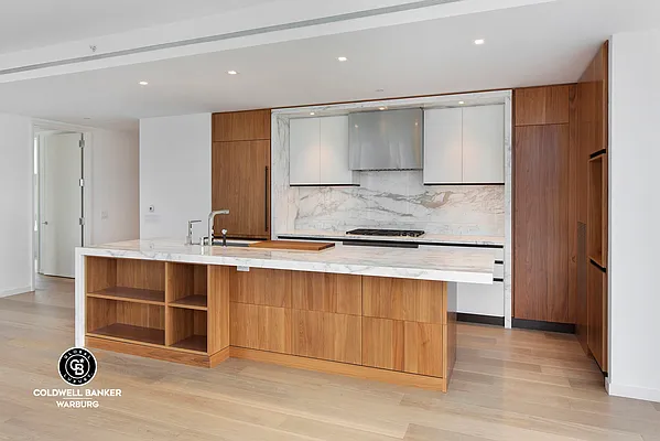 Rented by Coldwell Banker Warburg | media 2