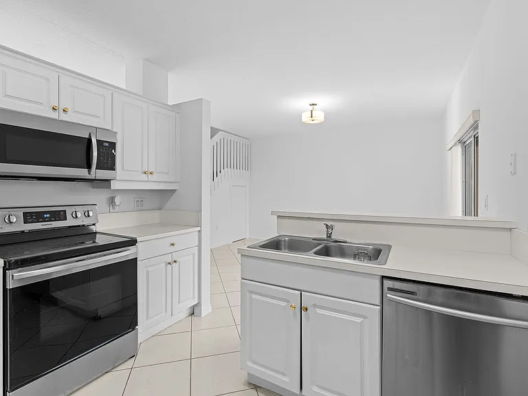14261 SW 126th Pl — Photo 17