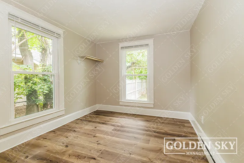 2 bed, 1.0 bath, $900 — Photo 2