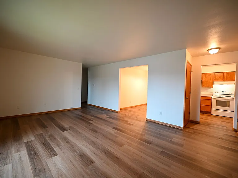 5582 Guilford Rd — Photo 5