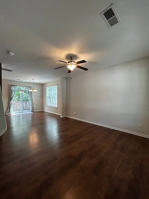 3 bed, 2.5 bath, 1388 sqft, $1,995 — Photo 4