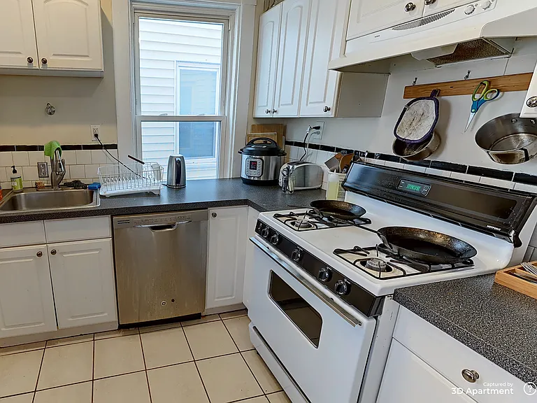 376 Washington St #2 — Photo 6