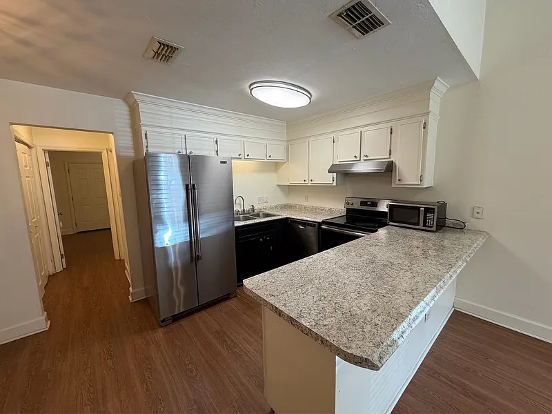 2 bed, 2.0 bath, 896 sqft, $1,300 — Photo 4