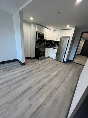 Rented by Delmark Realty LLC | media 15