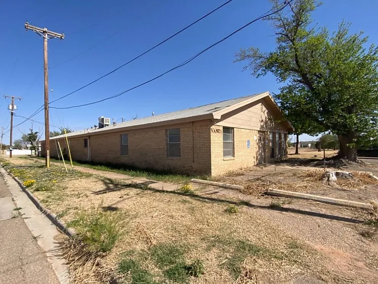 1601 Vanda Ave — Photo 2