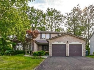 817 Damien Way, Mississauga, ON L5C3C3