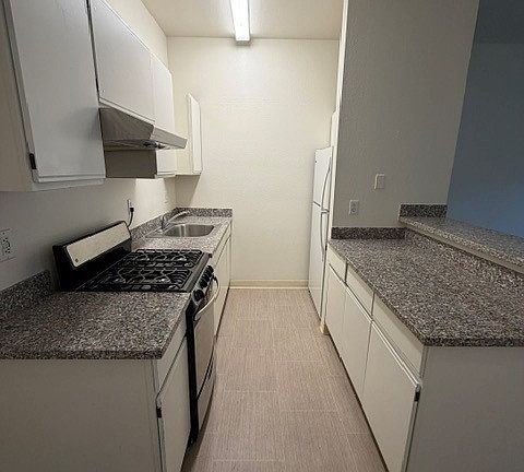 3rd image of 999 C St APT 3