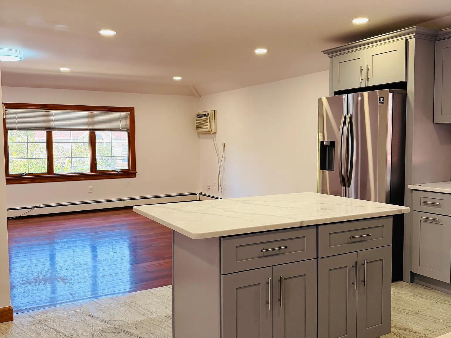 3 bed, 1400 sqft, $3,500 — Photo 4