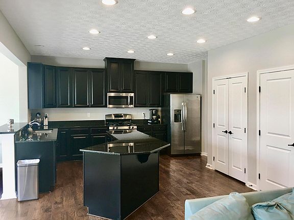 2nd image of 289 Evergreen Ct