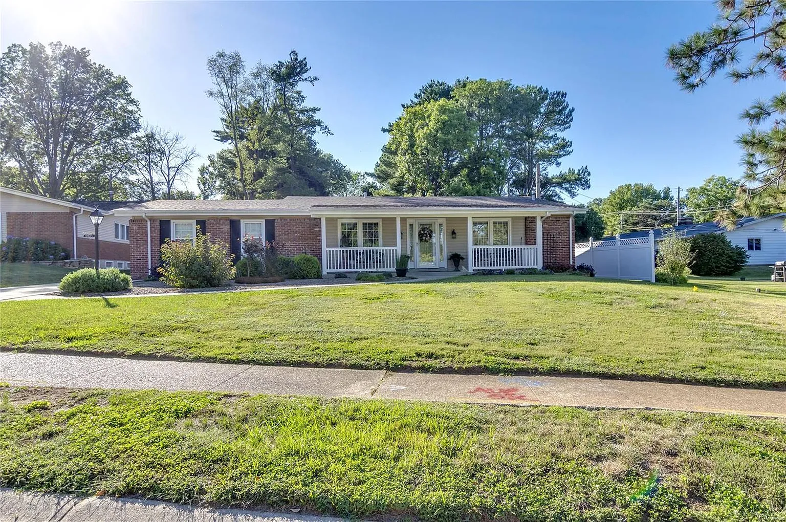 9405 Crestwood Manor Dr photo 1