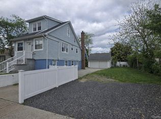 119 Parma Rd, Island Park, NY 11558