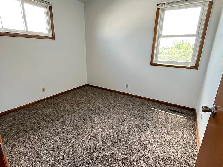 2332 S Duluth Ave — Photo 14