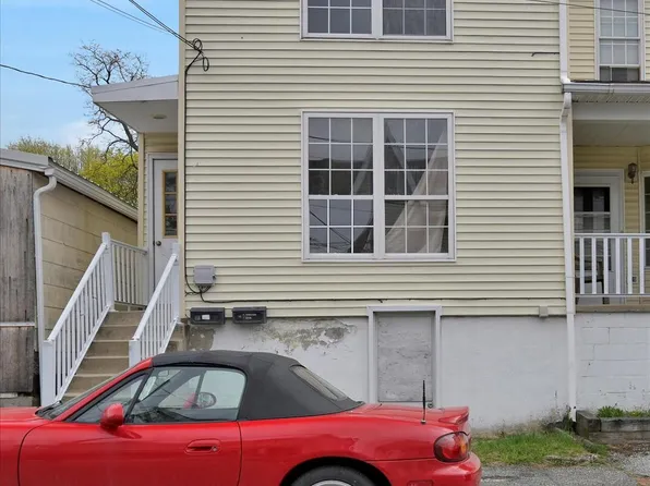 53 N Railroad Ave, Frackville, PA 17931