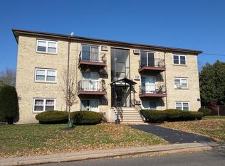 81 High St APT 2, Amesbury, MA 01913