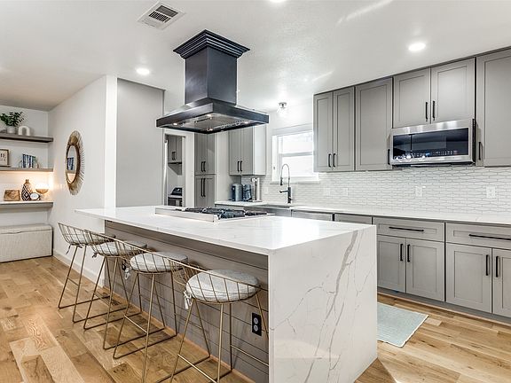 5th image of 2808 Sharpview Ln