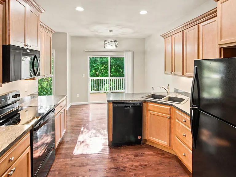 404 Willott Square Dr — Photo 5