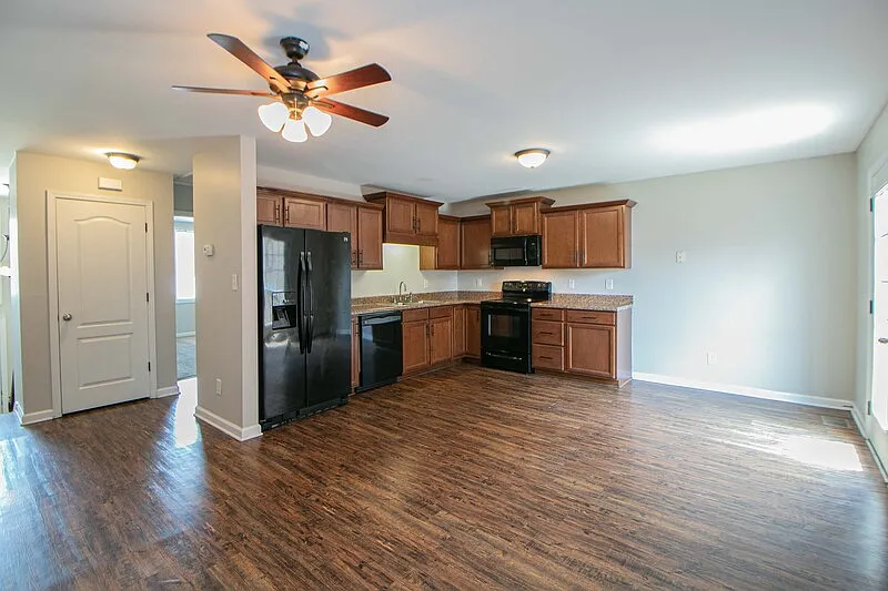 3 bed, 2.0 bath, 1170 sqft, $1,230 — Photo 3