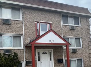 1030 W 18th St APT 1S, Broadview, IL 60155