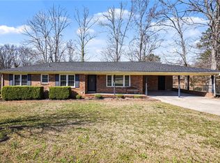 22 Woodridge Dr, Greenville, SC 29611