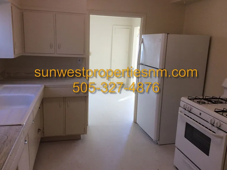 814 E Murray Dr — Photo 3