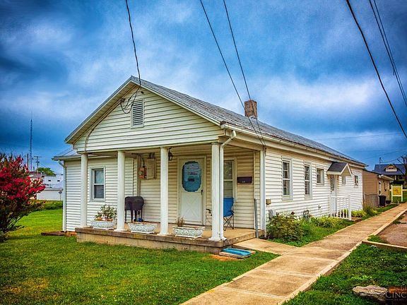 3rd image of 214 E Main St