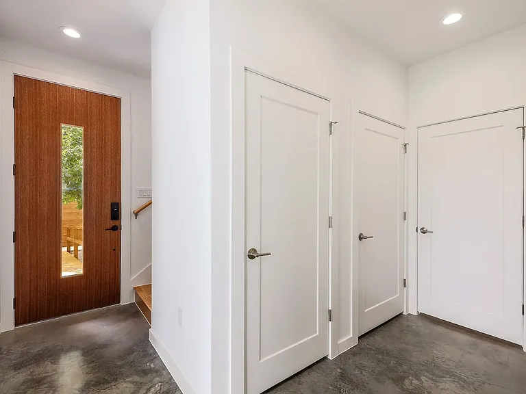 2104 Columbia Cv #B — Photo 4