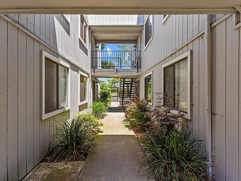 151 Del Verde Cir #2 — Photo 8
