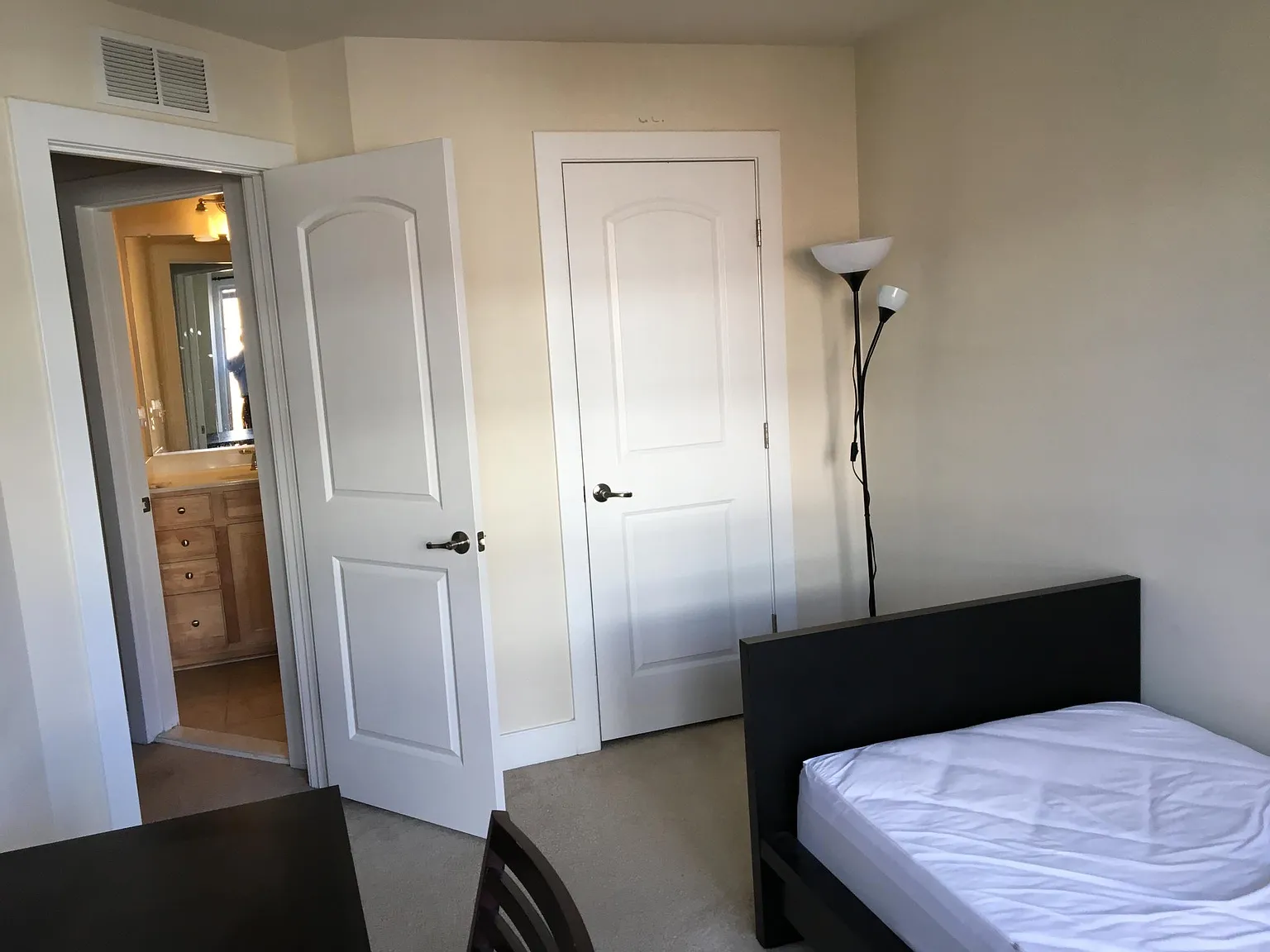 1 bed, 800 sqft, $1,000 — Photo 1