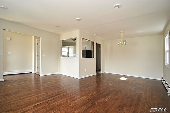 5th image of 1610 Blaine Ave