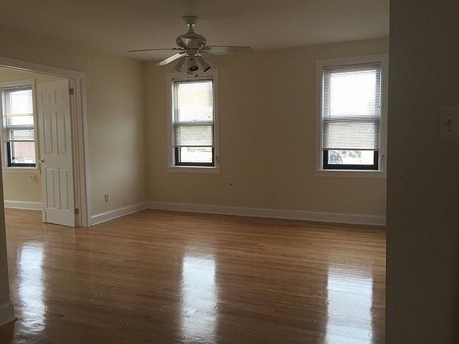 2nd image of 3017 Middletown Rd