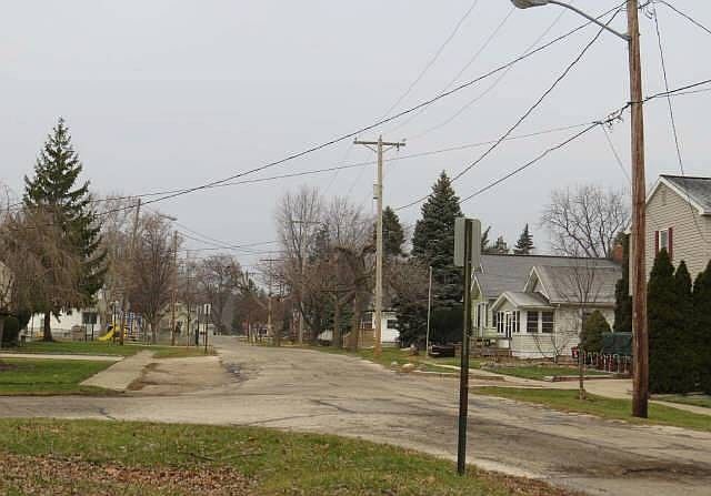 2nd image of 137 Rossburn Pl
