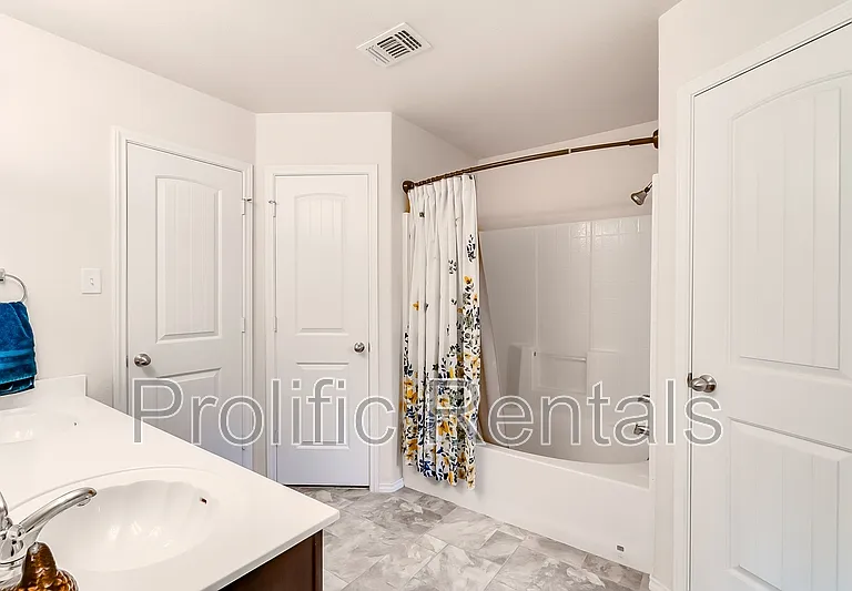5102 Screaming Eagle Cir — Photo 21