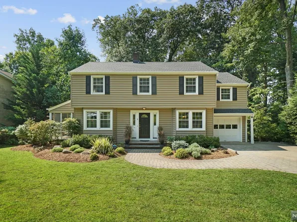 9 Edward Pl, Woodcliff Lake, NJ 07677