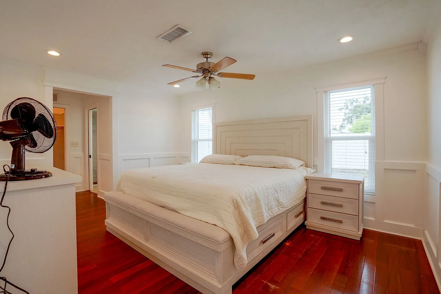 3 bed, 2.0 bath, 1593 sqft, $2,559 — Photo 4
