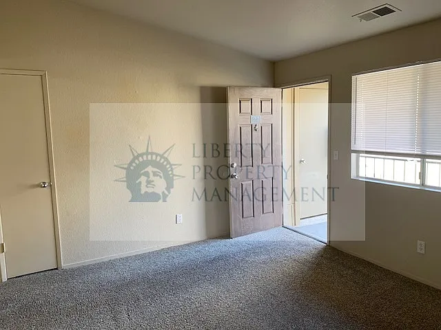 2 bed, 798 sqft, $1,425 — Photo 3