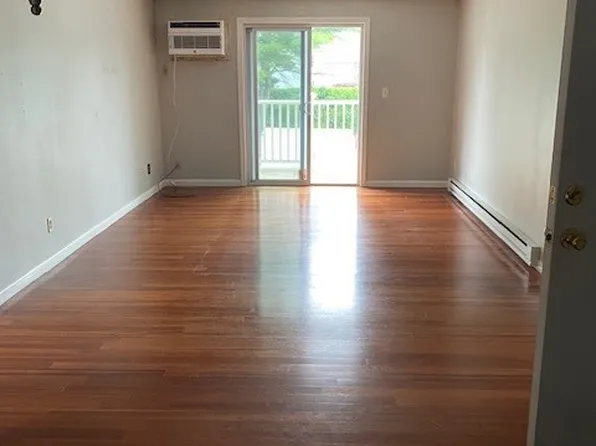 200 Manning St APT 30C, Hudson, MA 01749