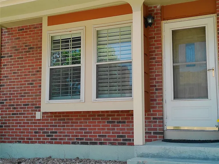 6815 Ravencrest Dr — Photo 2