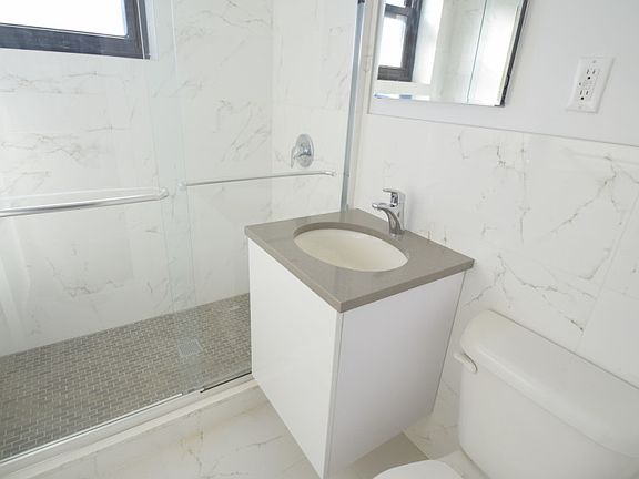 Harbor House - Bathroom - H43-05F