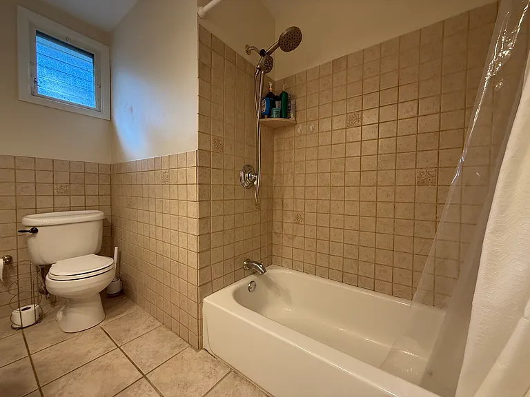 806 Warfield Ln — Photo 12