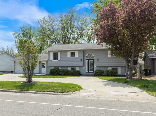 205 Southview Dr, Marshall, MN 56258